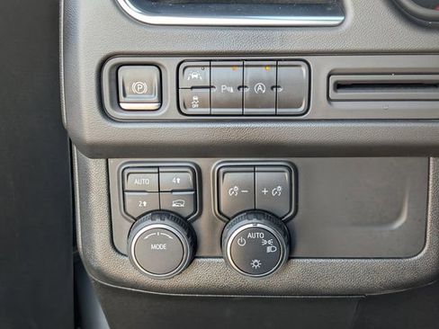 Used 2024 Chevrolet Suburban LT image 20