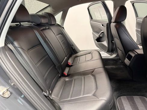 Used 2018 Volkswagen Passat 2.0T R-Line image 23