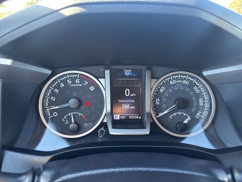 Used 2022 Toyota Tacoma SR5 w/ Technology Package AWD/4WD image 21