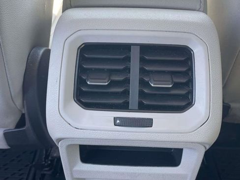 Certified 2023 Volkswagen Tiguan SE FWD image 12