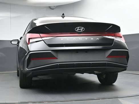 Used 2025 Hyundai Elantra Sport FWD image 25