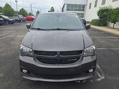 Used 2020 Dodge Grand Caravan SXT w/ Driver Convenience Group FWD image 2