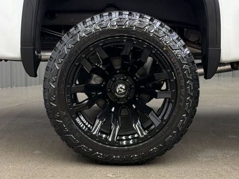 Used 2026 GMC Sierra 1500 AT4 w/ AT4 Premium Package AWD/4WD image 11