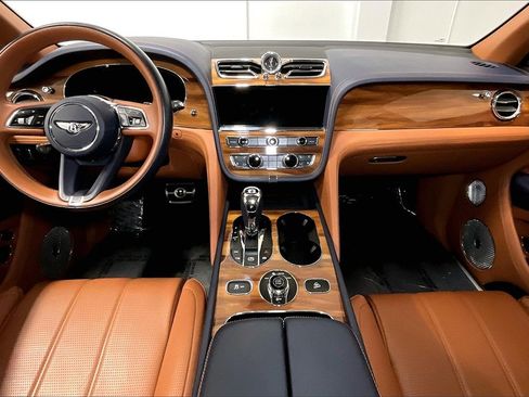 Used 2022 Bentley Bentayga image 22