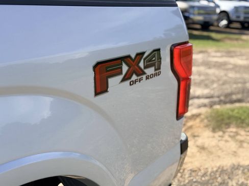 Used 2018 Ford F150 Lariat w/ Equipment Group 502A Luxury AWD/4WD image 9