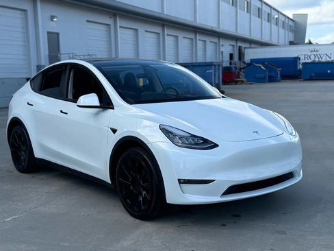 Used 2021 Tesla Model Y 2WD image 4