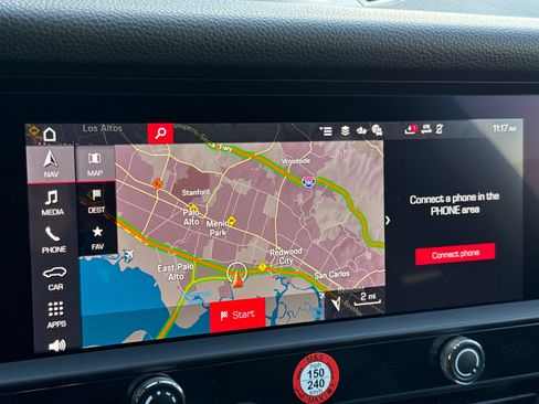 Certified 2025 Porsche Macan image 23