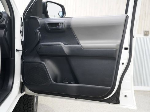 Used 2018 Toyota Tacoma SR image 32