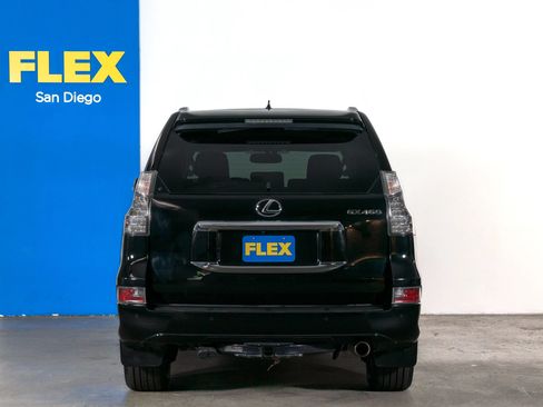 Used 2016 Lexus GX 460 Luxury w/ Preferred Accessory Package AWD/4WD image 4
