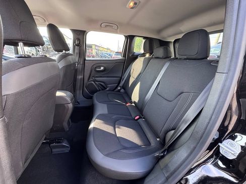 Used 2023 Jeep Renegade Latitude w/ Premium Group AWD/4WD image 15