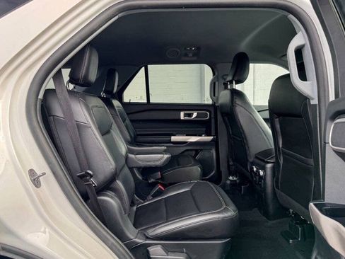 Used 2022 Ford Explorer XLT w/ Equipment Group 202A AWD/4WD image 14