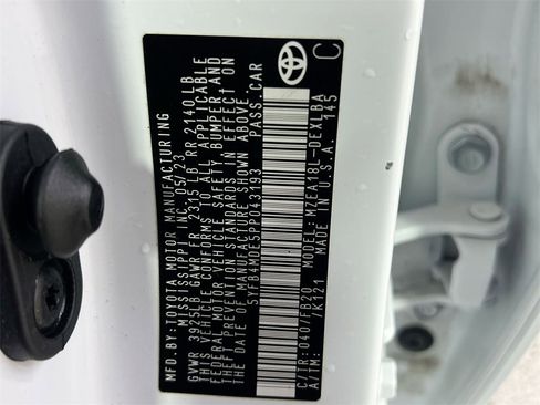 Used 2023 Toyota Corolla LE image 32