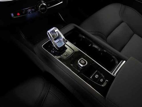 New 2025 Volvo XC90 T8 Plus w/ Protection Package Premier image 28