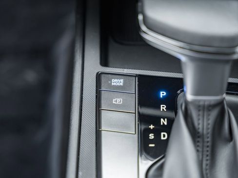 Certified 2025 Hyundai Elantra Sport image 23