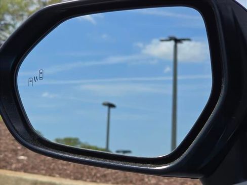 Used 2025 Toyota Camry SE w/ Convenience Package image 19