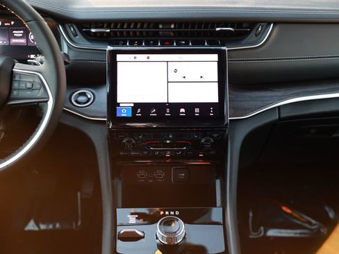 New 2025 Jeep Grand Cherokee Limited image 22