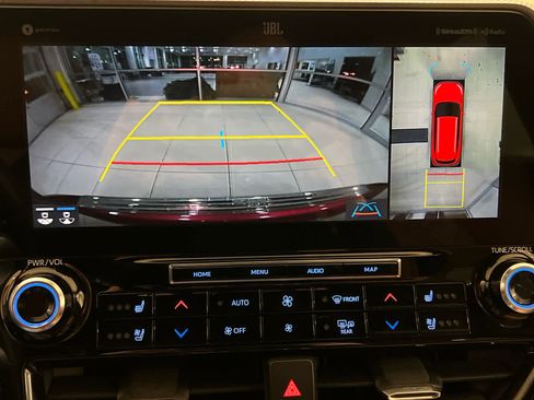 Used 2021 Toyota Highlander Platinum image 32