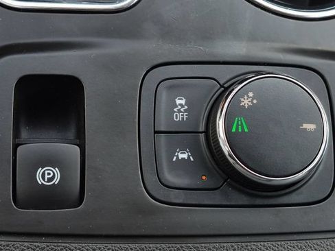 Used 2018 Chevrolet Traverse Premier w/ Driver Confidence II Package FWD image 35