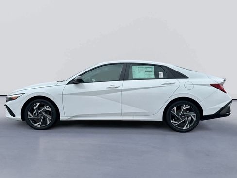 New 2025 Hyundai Elantra SEL image 4