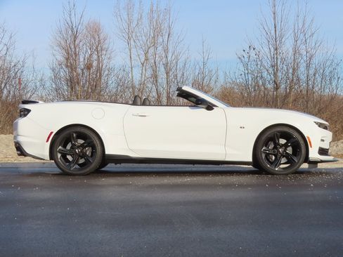 Used 2020 Chevrolet Camaro SS image 2