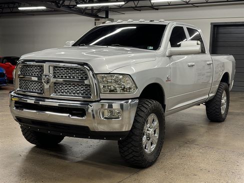 Used 2015 RAM 2500 Tradesman w/ Chrome Appearance Group AWD/4WD image 3