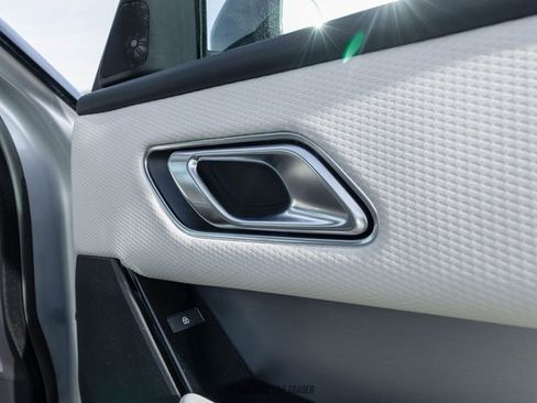 Used 2023 Land Rover Range Rover Velar R-Dynamic S image 57