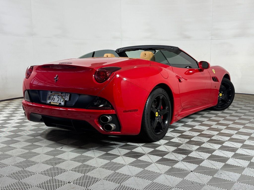 Used 2010 Ferrari California RWD image 2