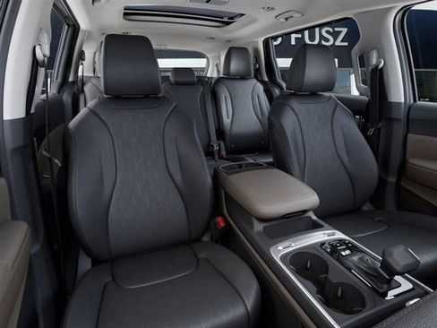 New 2026 Kia Carnival SX FWD image 15