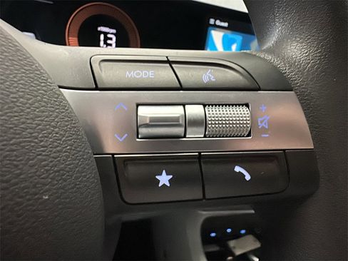 Certified 2025 Hyundai Kona SE image 21