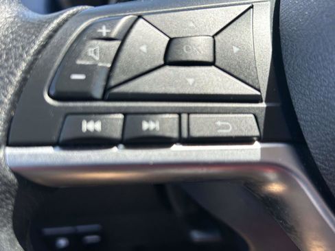 Used 2025 Nissan Versa SV FWD image 21
