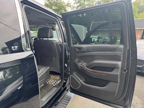 Used 2018 Chevrolet Suburban LT w/ LT Signature Package image 35