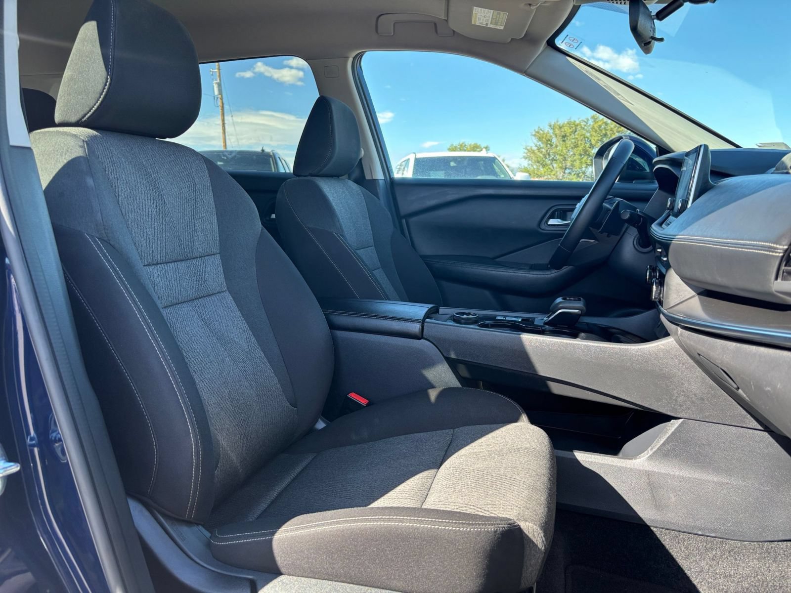 Used 2025 Nissan Rogue SV AWD/4WD image 37
