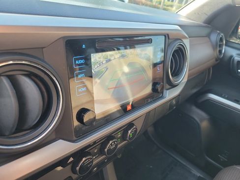 Used 2017 Toyota Tacoma Limited w/ Tow Package RWD image 28