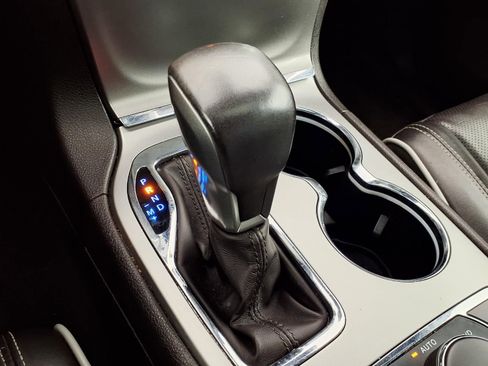 Used 2019 Jeep Grand Cherokee Overland image 24