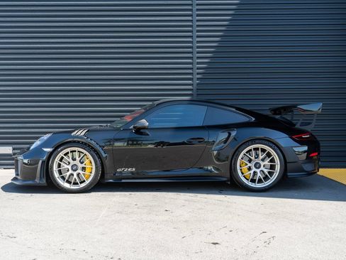 Used 2018 Porsche 911 GT2 RS RWD image 2