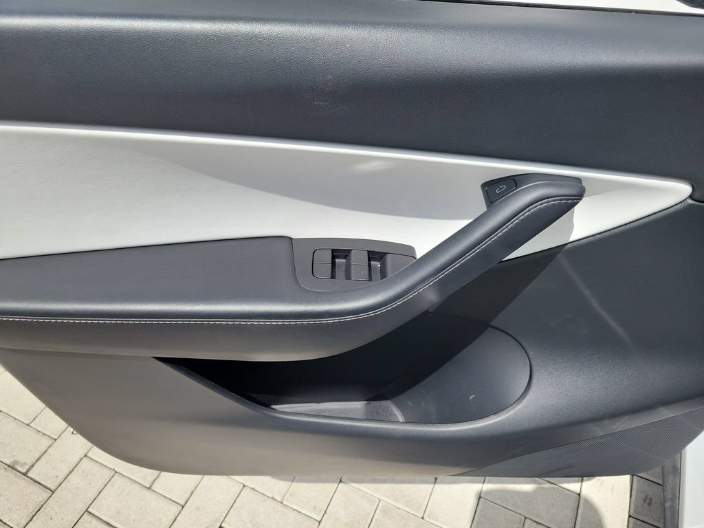 Used 2022 Tesla Model Y Performance AWD/4WD image 16