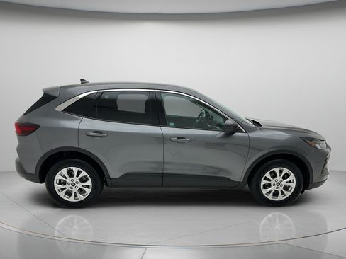Used 2023 Ford Escape Active w/ Tech Pack #1 AWD/4WD image 6