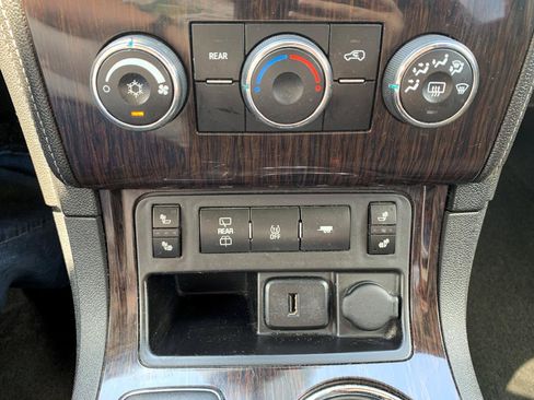 Used 2017 Chevrolet Traverse LT w/ Style and Technology Package FWD image 24
