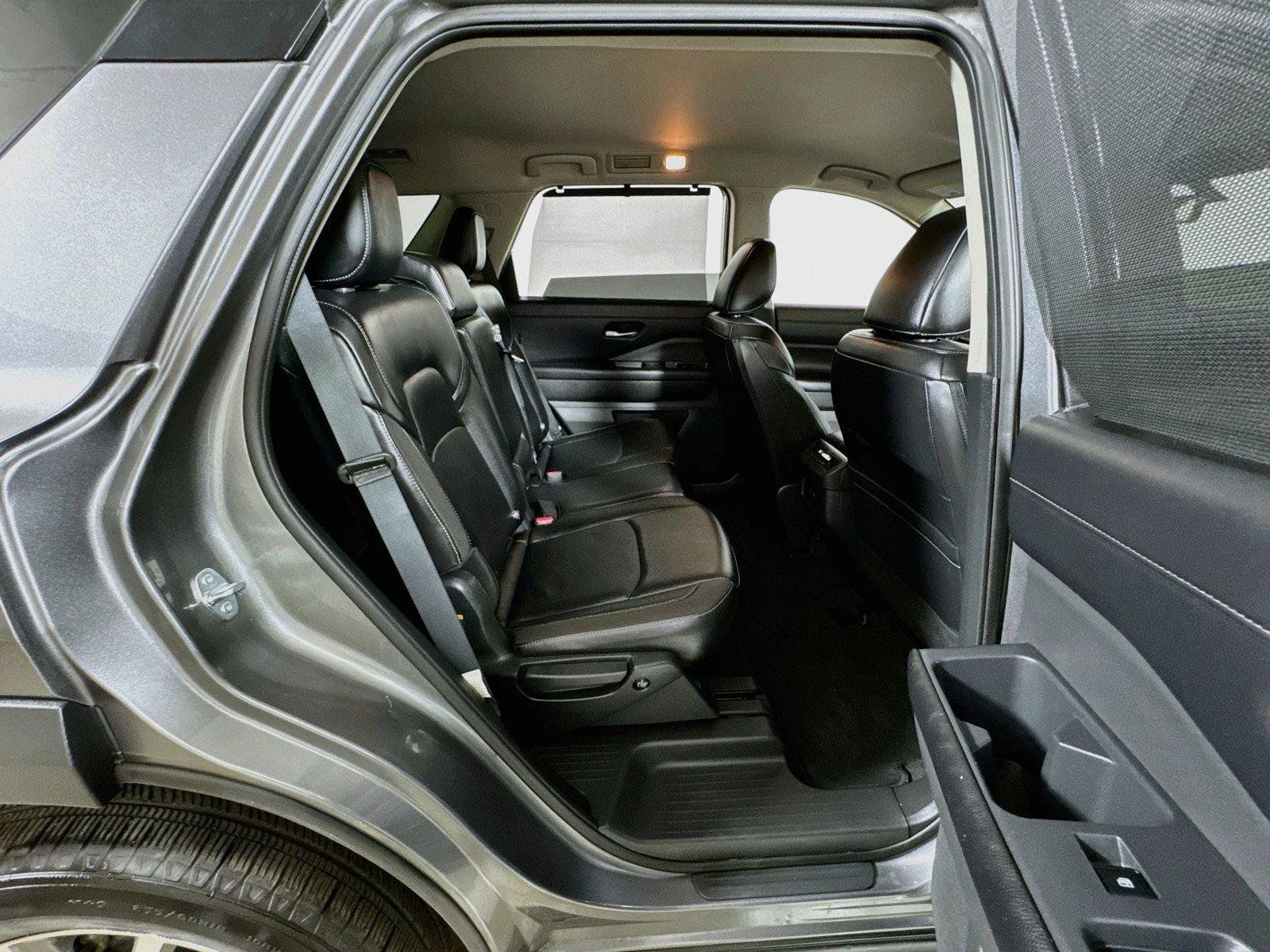 Used 2025 Nissan Pathfinder SL FWD image 26