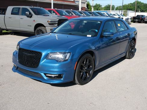Used 2022 Chrysler 300 Touring L w/ Popular Equipment Group RWD image 4