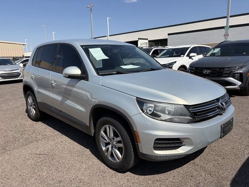 Used 2014 Volkswagen Tiguan S FWD image 2