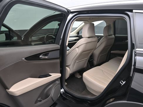 Used 2023 Lincoln Nautilus AWD w/ Premium Package image 18
