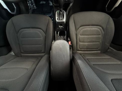 Used 2019 Jeep Renegade Latitude w/ UConnect 8.4 Nav Group image 48