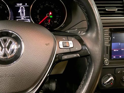 Used 2017 Volkswagen Jetta SE image 24