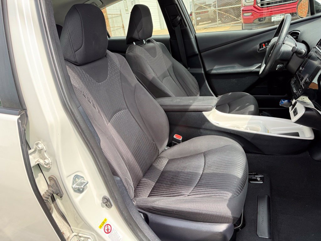 Used 2017 Toyota Prius Three w/ Advanced Technology Package FWD image 26