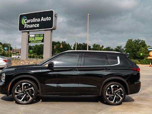 Used 2023 Mitsubishi Outlander SEL FWD image 3