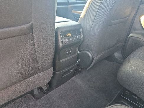 Used 2021 GMC Acadia SLE FWD image 8