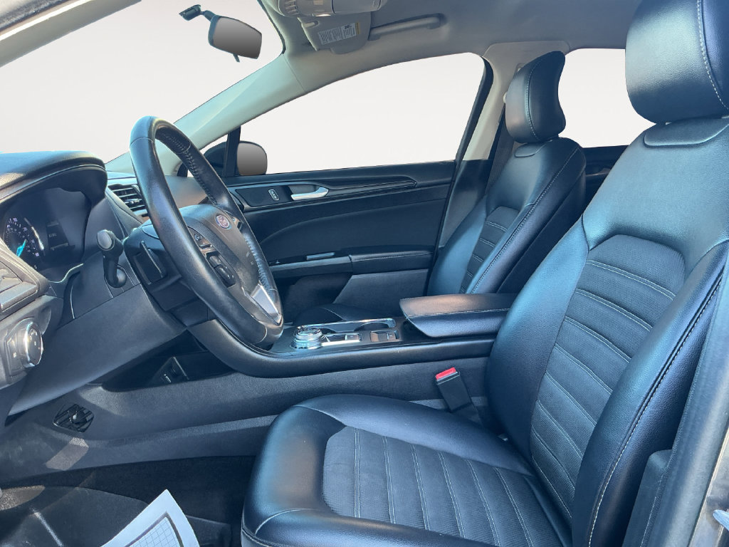 Used 2018 Ford Fusion SE w/ Equipment Group 201A FWD image 16