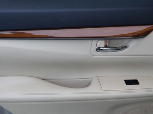 Used 2014 Lexus ES 300h w/ Premium Package w/Bamboo Trim image 36