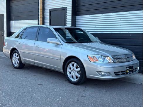 Used 2002 Toyota Avalon XLS image 12